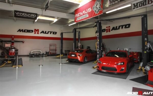 BendPak-Asytemtric-Two-Post-Lift.jpg Bendpak XPR-10AS 2 post hoists 10,000 lbs / Asymmetric Clearfloor / Adjustable Width / Screw Pads